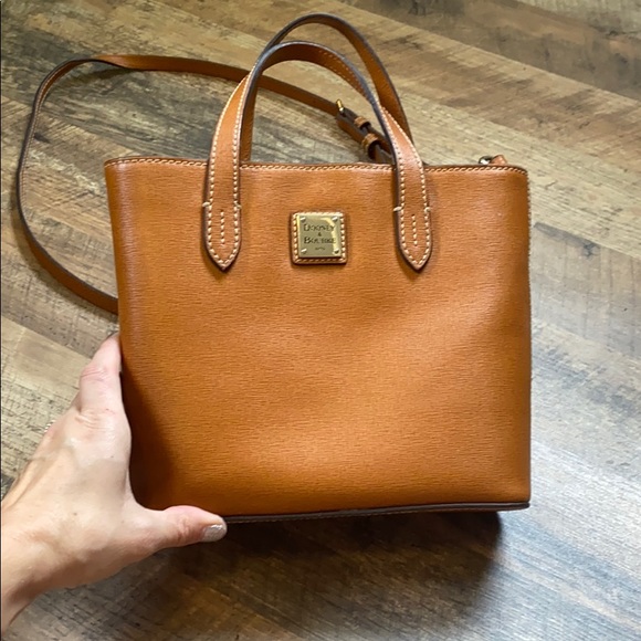 Dooney & Bourke Handbags - Dooney & Bourke crossbody
